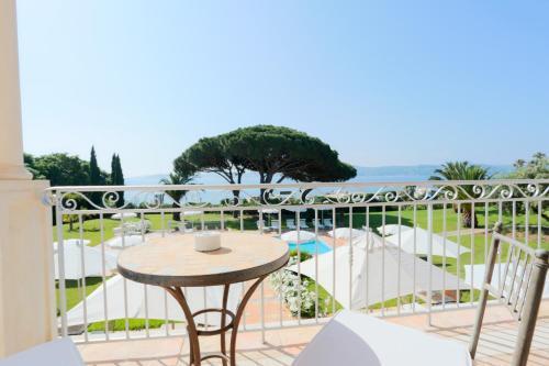 Hotel Villa Les Rosiers Гримо Екстер'єр фото